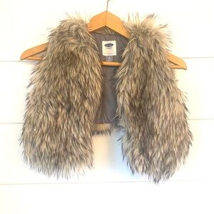 OLD NAVY Faux Fur Kids Vest (5T)